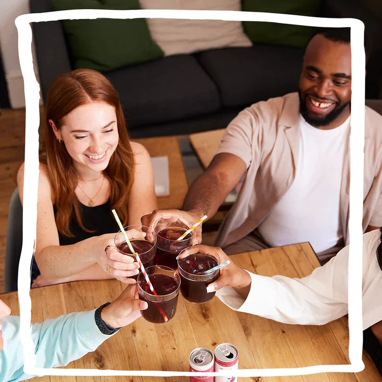 Friends enjoying Suivie Jabuticaba drinks and smiling.